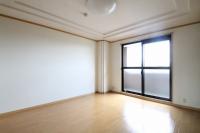 ※参考写真　702号室の室内写真です。色・設備等の違いや反転タイプの間取りの可能性がございます。