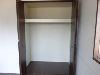 A棟2F部屋写真・洋室収納