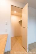 ※参考写真　同建築メーカー施工の同間取完成他物件のものです。色違いの可能性ございます。設備等の違いがある場合がありますので、物件概要設備欄をご確認ください。