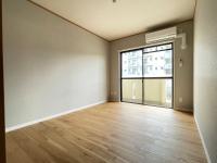 内観写真は同建物他部屋の写真です。