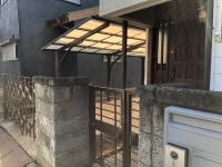 駐車場から玄関まですぐで便利