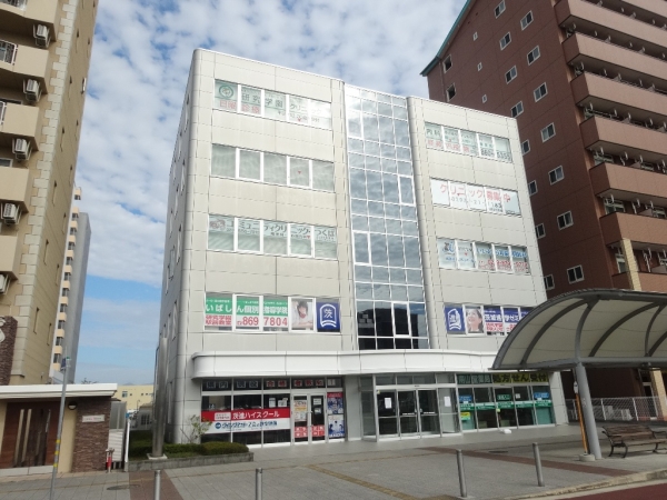 研究学園駅前岡田ビル(つくば市)